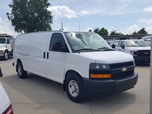 Used 2019 Chevrolet Express 3500 Extended w/ Driver Convenience Package RWD image 5