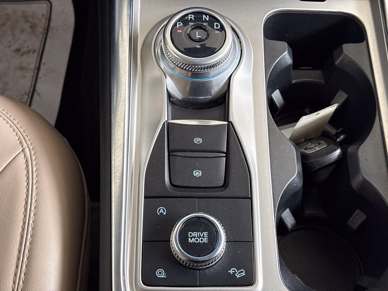 Used 2023 Ford Explorer XLT w/ Equipment Group 202A AWD/4WD image 27