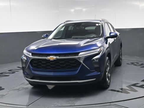 Certified 2024 Chevrolet Trax LT w/ Driver Confidence Package image 11