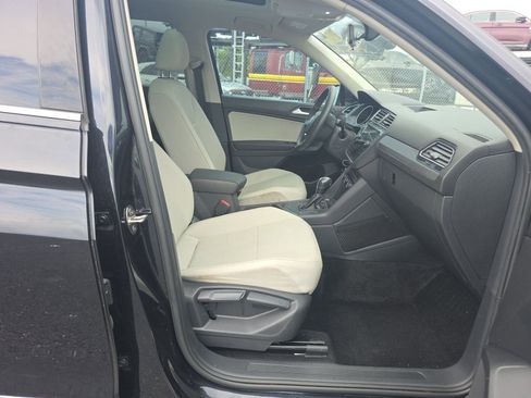 Used 2020 Volkswagen Tiguan SE w/ Panoramic Sunroof Package FWD image 14