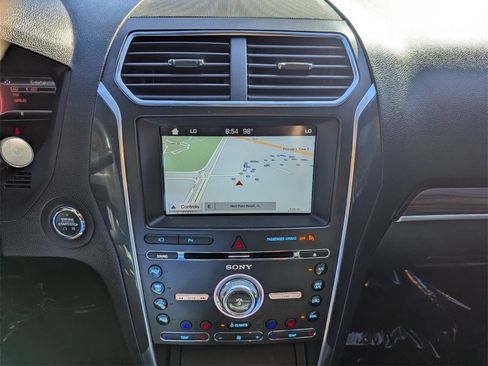 Used 2018 Ford Explorer Limited image 27