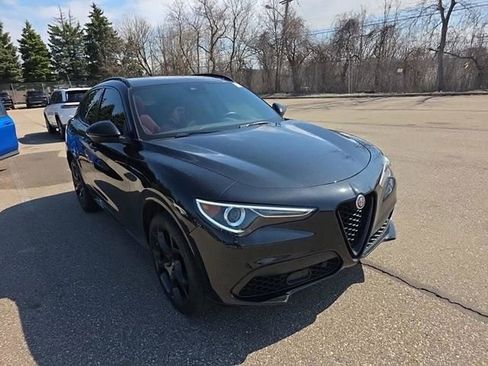 Used 2023 Alfa Romeo Stelvio Veloce AWD/4WD image 3