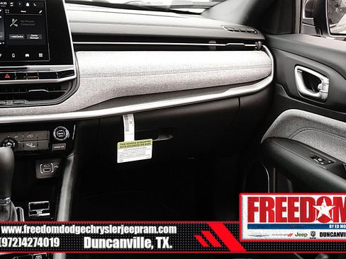 New 2026 Jeep Compass Latitude image 38