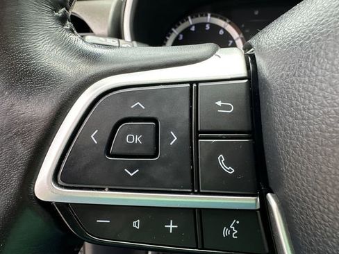 Used 2023 Toyota Highlander XLE image 39