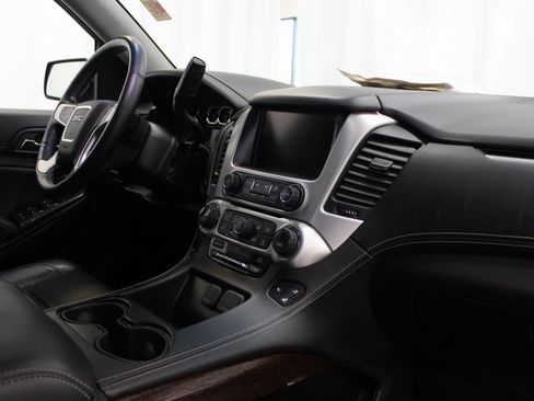 Used 2017 GMC Yukon SLT w/ HD Trailering Package image 34