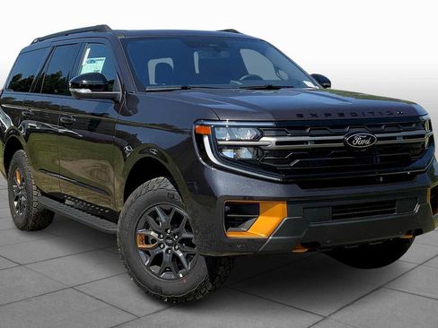 Used 2025 Ford Expedition Tremor image 2