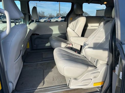 Used 2012 Toyota Sienna XLE FWD image 24