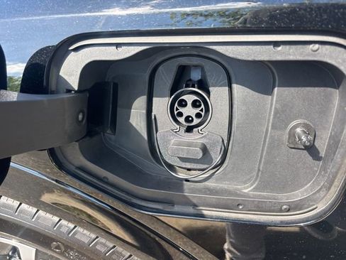 Used 2025 Chevrolet Equinox EV LT FWD image 4
