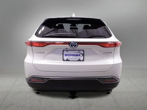 Used 2021 Toyota Venza LE image 4