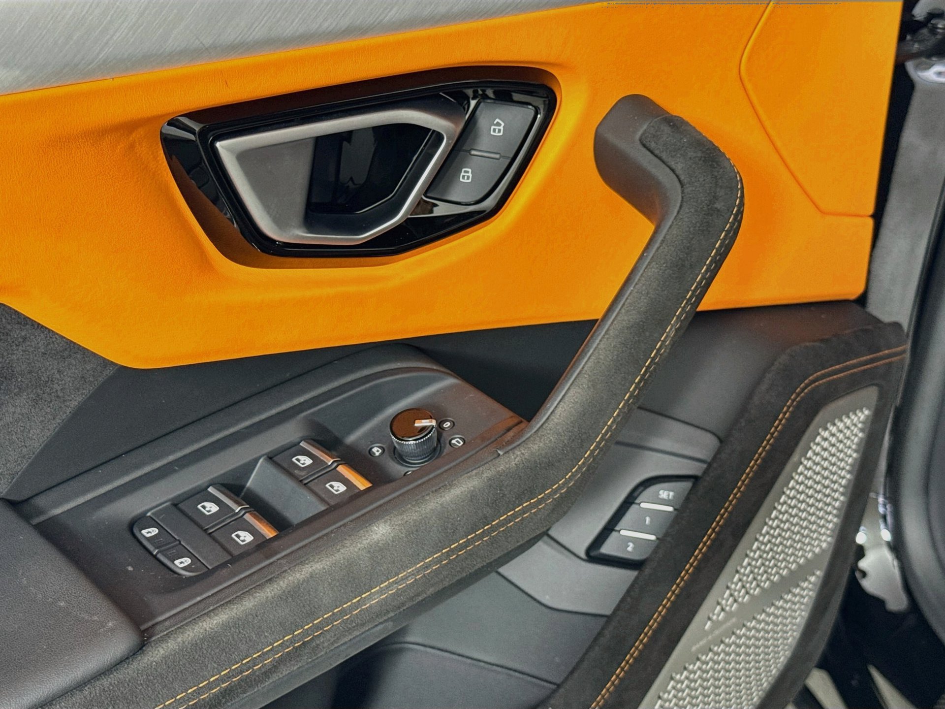 Used 2024 Lamborghini Urus S AWD/4WD image 16