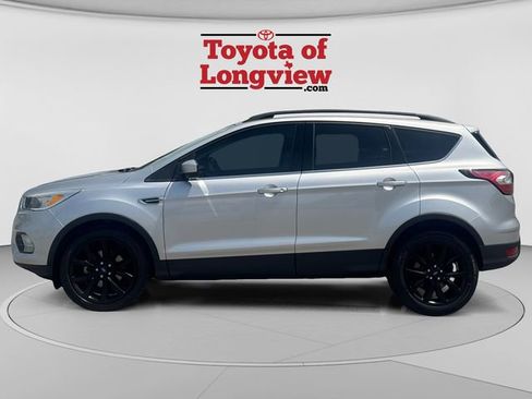 Used 2018 Ford Escape SE FWD image 2