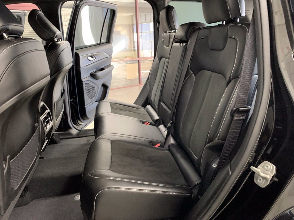 Used 2023 Jeep Grand Cherokee Altitude AWD/4WD image 14