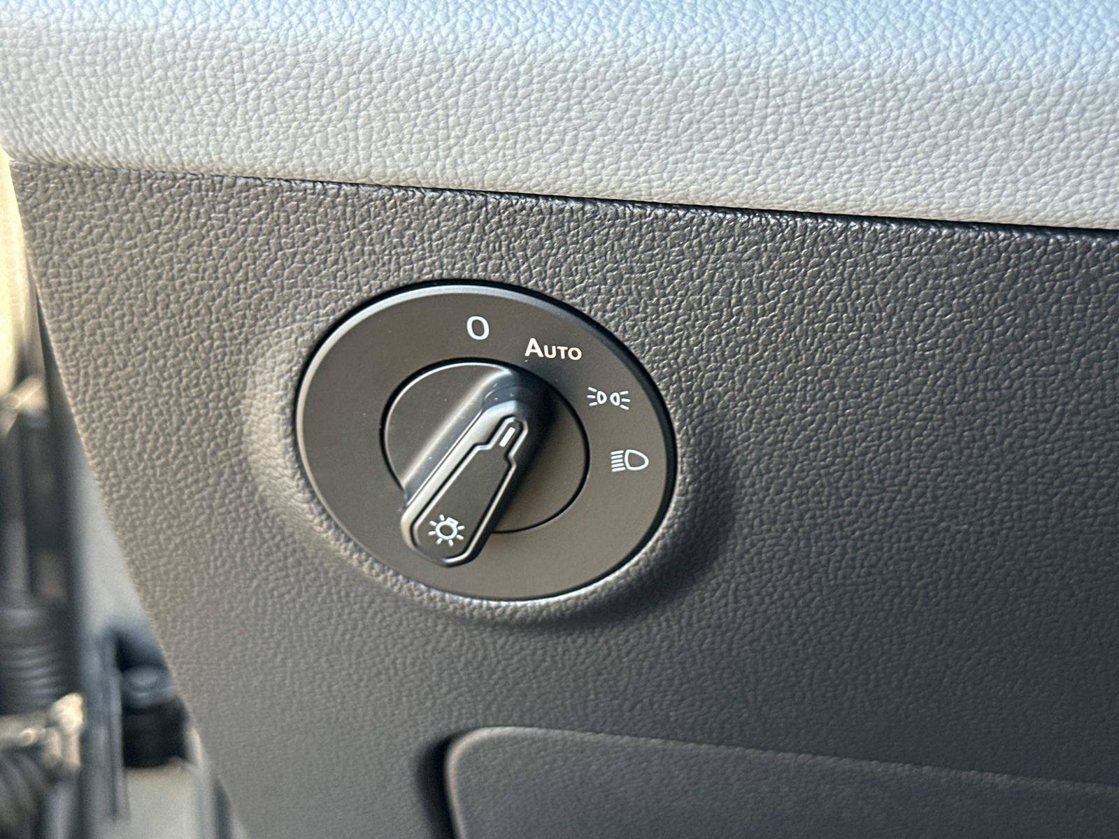 Certified 2023 Volkswagen Taos SE FWD image 20