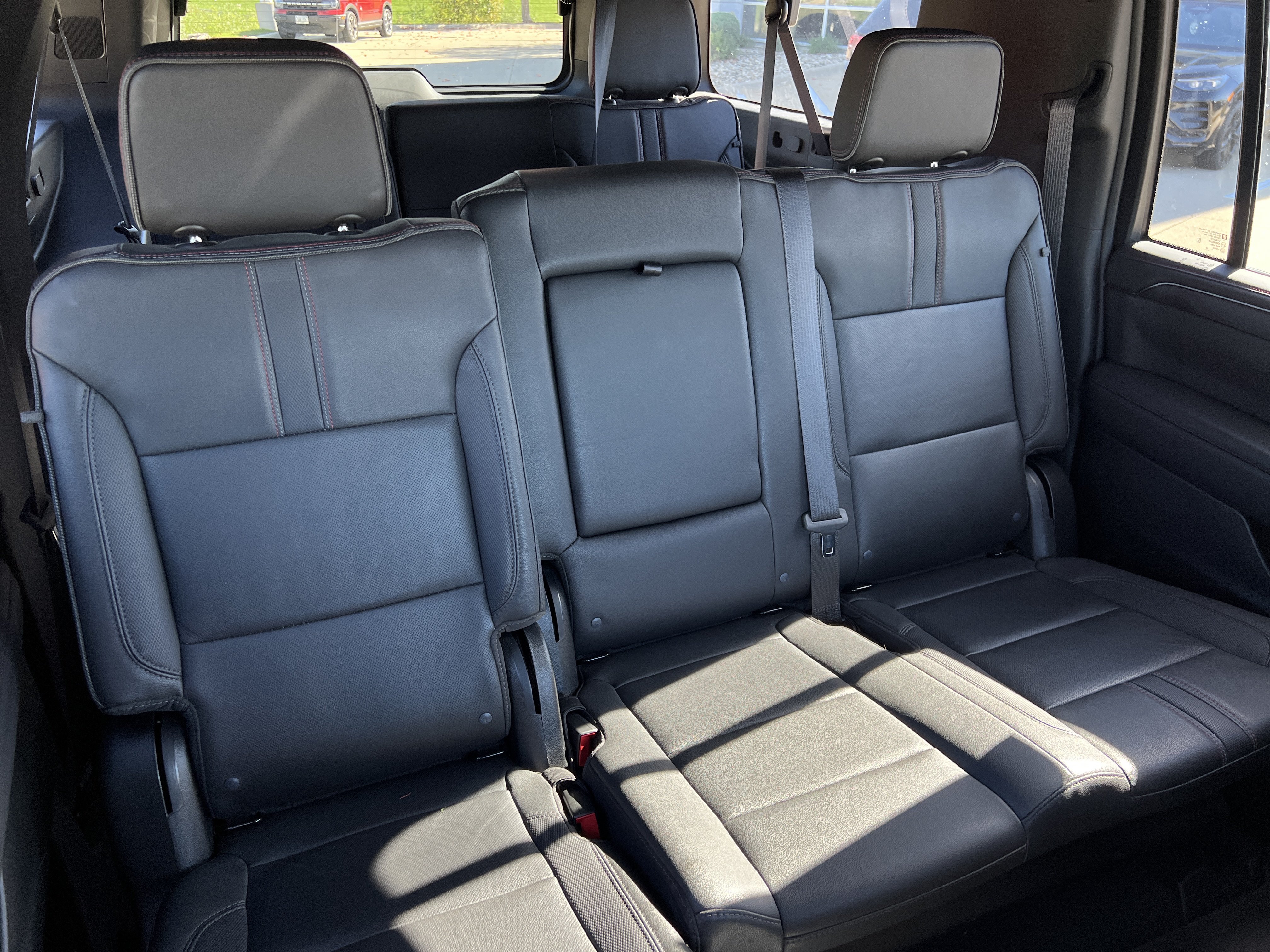 Used 2023 Chevrolet Suburban RST AWD/4WD image 11