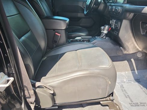 Used 2018 Jeep Wrangler Unlimited Sahara AWD/4WD image 22
