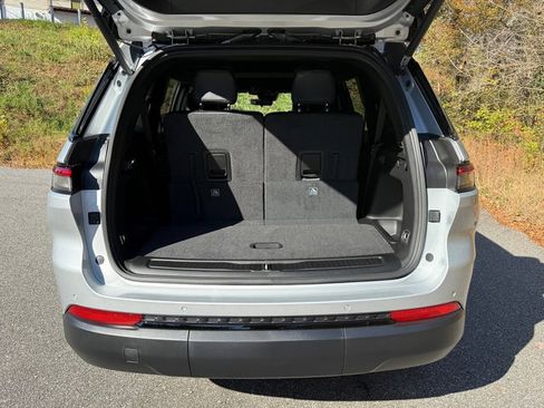 New 2025 Jeep Grand Cherokee L Altitude image 18