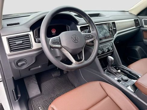 Used 2023 Volkswagen Atlas SE w/ Black Wheel Package AWD/4WD image 9