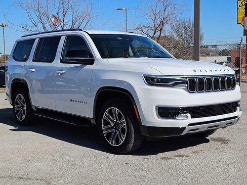 Used 2024 Jeep Wagoneer Series II w/ Flexible Seating Group image 6