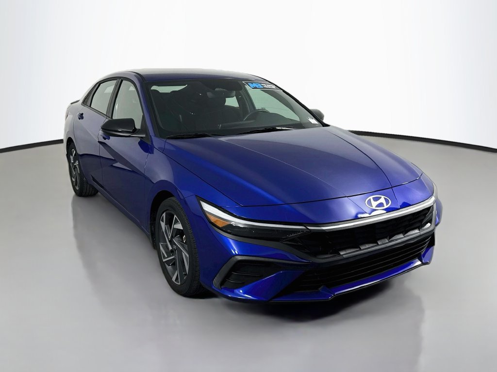 Used 2025 Hyundai Elantra Sport FWD image 3