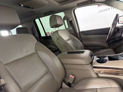 Used 2017 GMC Yukon XL SLT w/ Open Road Package RWD image 13