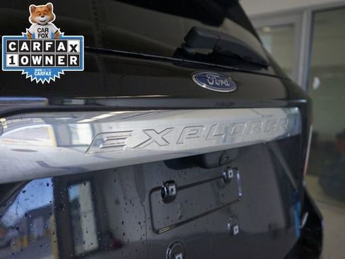 Used 2023 Ford Explorer XLT AWD/4WD image 13