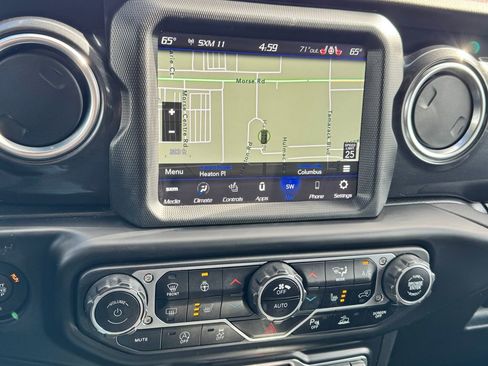 Used 2023 Jeep Wrangler Unlimited Sahara AWD/4WD image 17