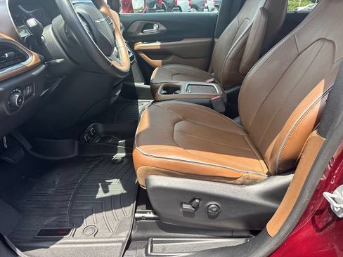 Used 2018 Chrysler Pacifica Limited FWD image 10