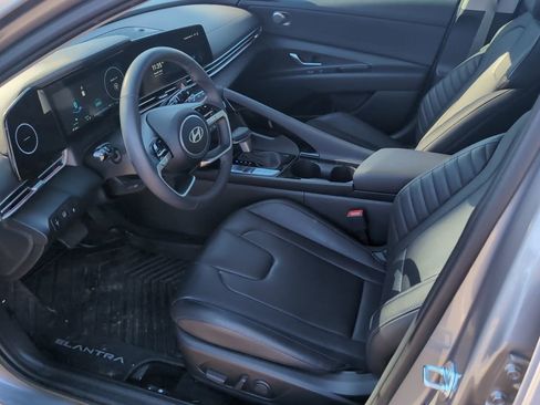 Used 2025 Hyundai Elantra Limited image 13