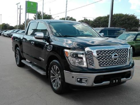 Used 2017 Nissan Titan SL RWD image 4