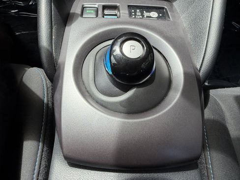 Used 2025 Nissan Leaf S FWD image 22