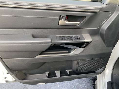 Used 2025 Toyota Tundra Limited image 9