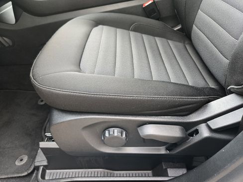 Used 2024 Ford Edge SE w/ Black Appearance Package image 18