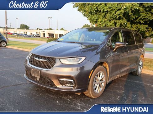 Used 2023 Chrysler Pacifica Touring-L AWD/4WD image 11
