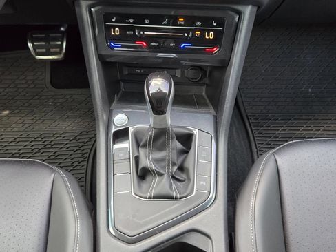 Used 2024 Volkswagen Tiguan SE R-Line FWD image 19