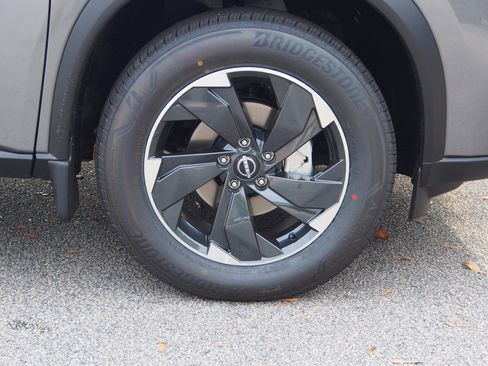 Used 2026 Nissan Rogue SV AWD/4WD image 9