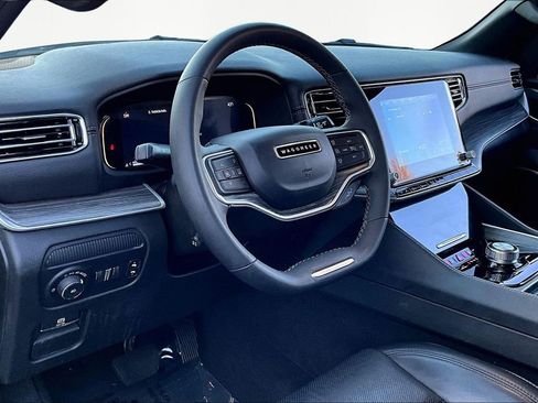 Used 2024 Jeep Wagoneer L Series II w/ Flexible Seating Group image 12