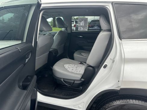 Used 2023 Toyota Highlander Bronze Edition AWD/4WD image 14