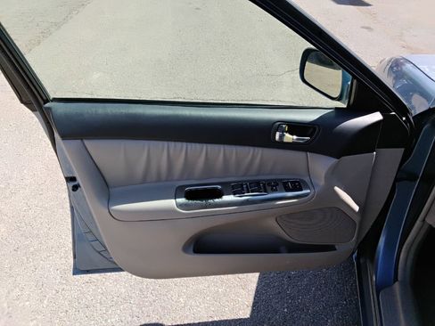 Used 2003 Toyota Camry V6 image 10