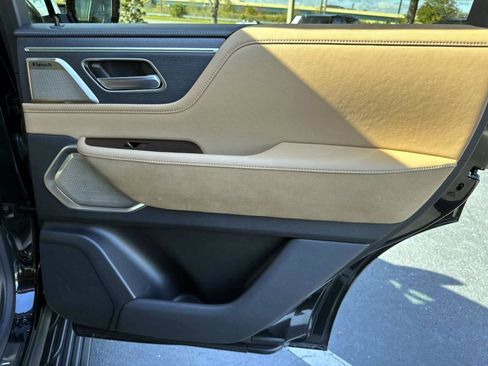 Certified 2025 INFINITI QX80 Sensory image 16