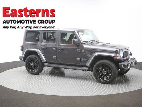Used 2025 Jeep Wrangler Unlimited Sahara AWD/4WD image 43