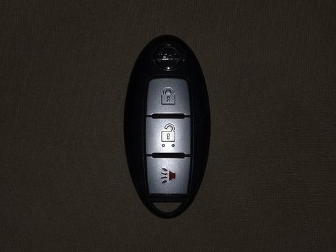 Used 2016 Nissan Rogue SV FWD image 32