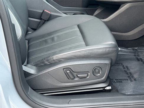 Used 2022 Audi Q4 e-tron Premium Plus w/ Premium Plus image 11