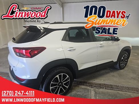 Used 2025 Chevrolet TrailBlazer LT AWD/4WD image 2