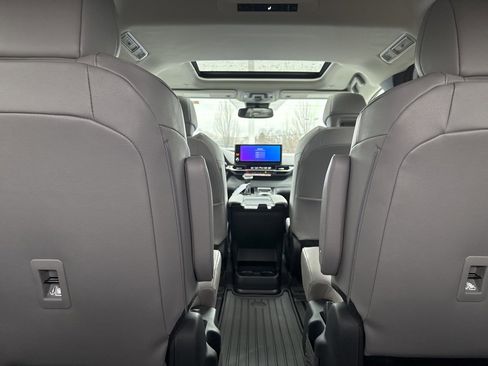 New 2026 Toyota Sienna XLE image 24