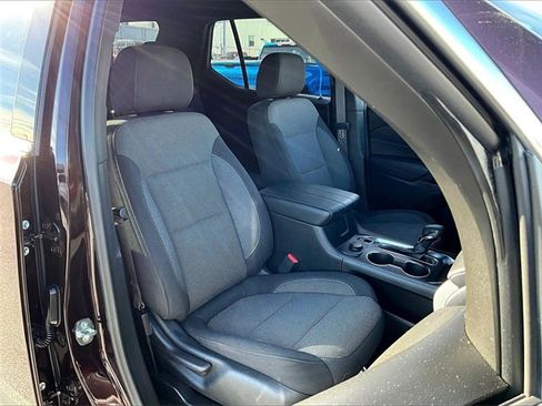 Used 2023 Chevrolet Traverse LT image 11