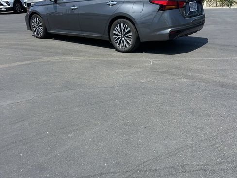 Used 2025 Nissan Altima 2.5 SV FWD image 7