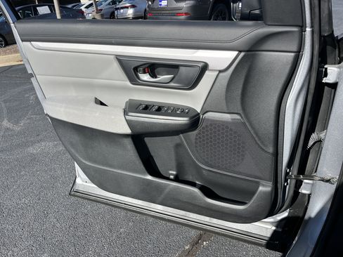 Used 2017 Honda CR-V LX image 13