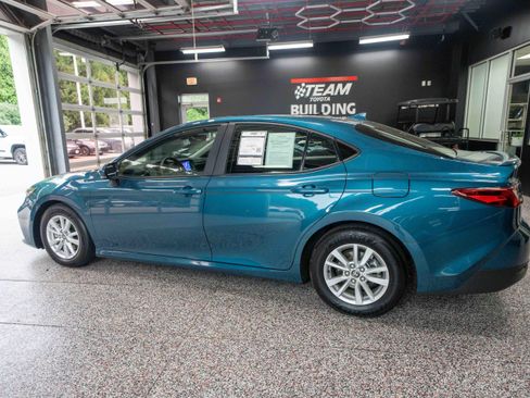 Used 2025 Toyota Camry LE w/ Convenience Package FWD image 2