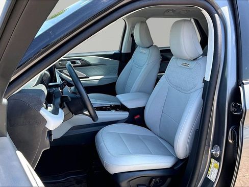 Certified 2025 Ford Explorer Platinum w/ LUX Leather Package AWD/4WD image 25