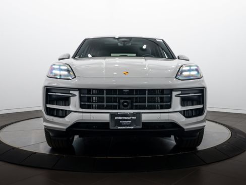 Certified 2026 Porsche Cayenne AWD/4WD image 10